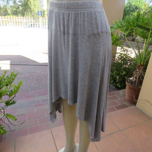 Modern easy to wear silvergrey high/low skirt by RT size 36 to 38. Yoked with elasticated waist.