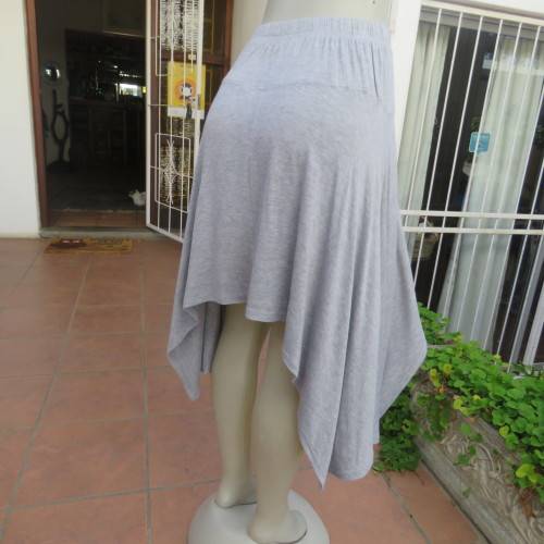 Modern easy to wear silvergrey high/low skirt by RT size 36 to 38. Yoked with elasticated waist.