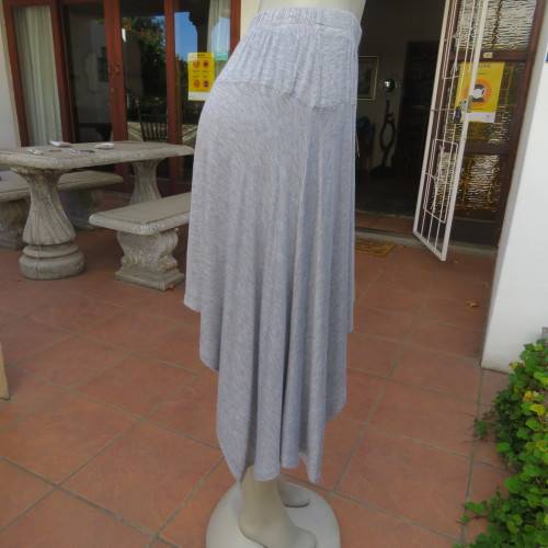 Modern easy to wear silvergrey high/low skirt by RT size 36 to 38. Yoked with elasticated waist.
