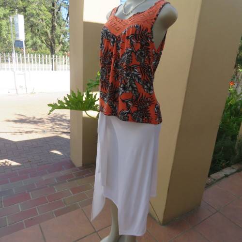 Cute colourful sleeveless top in orange with black/white leaves.Orange lace front decoration Size 36