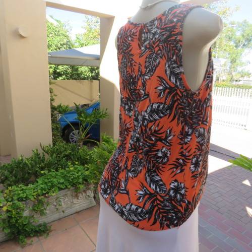 Cute colourful sleeveless top in orange with black/white leaves.Orange lace front decoration Size 36