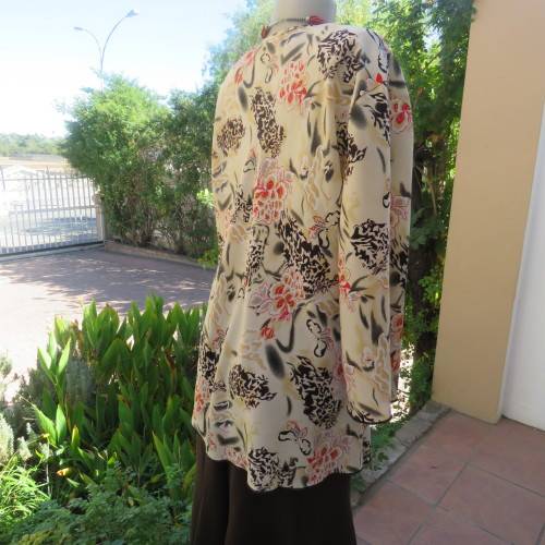 Pretty slip over silky polyester rich cream top with red and black unique designs.Size 44/20.As new
