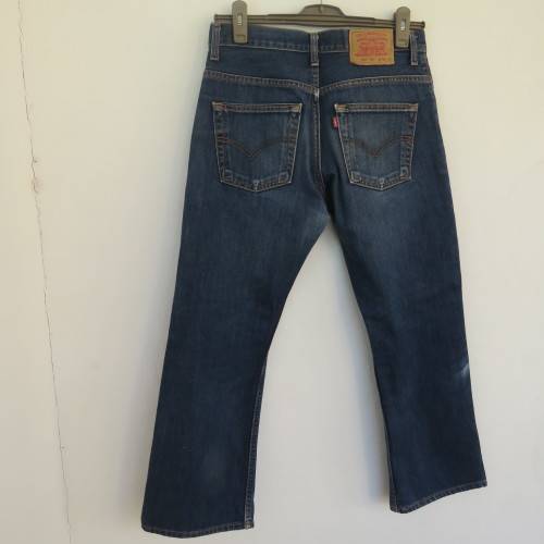 Men`s original LEVI blue 100% cotton jeans in size 32. Straight legs. Very good condition.