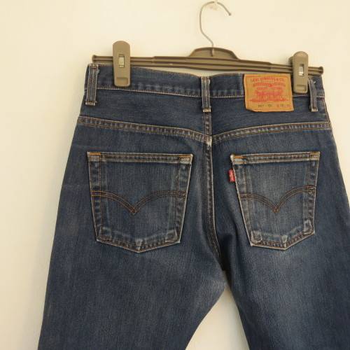 Men`s original LEVI blue 100% cotton jeans in size 32. Straight legs. Very good condition.