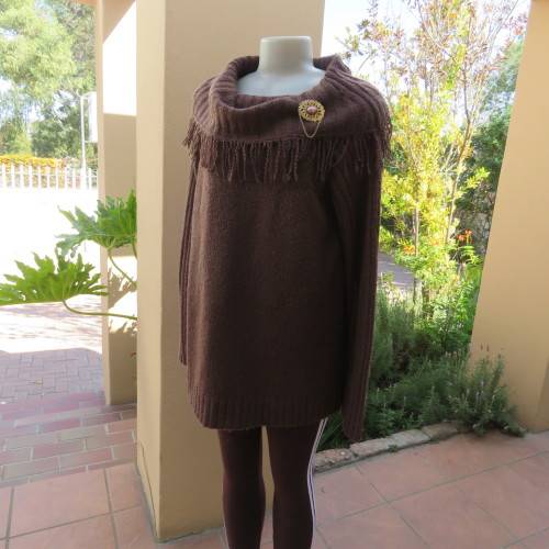 Fabulous acrylic doubleknit slip over cardigan in golden brown with some shine.Size 42/18. As new