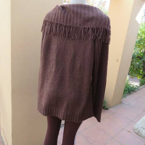 Fabulous acrylic doubleknit slip over cardigan in golden brown with some shine.Size 42/18. As new