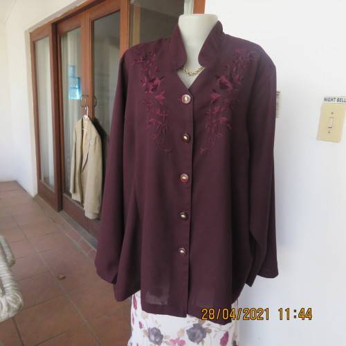 Stunning red wine colour long sleeve jacket with floral embroidery by QUIZ in size 48/24. As new