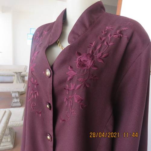 Stunning red wine colour long sleeve jacket with floral embroidery by QUIZ in size 48/24. As new