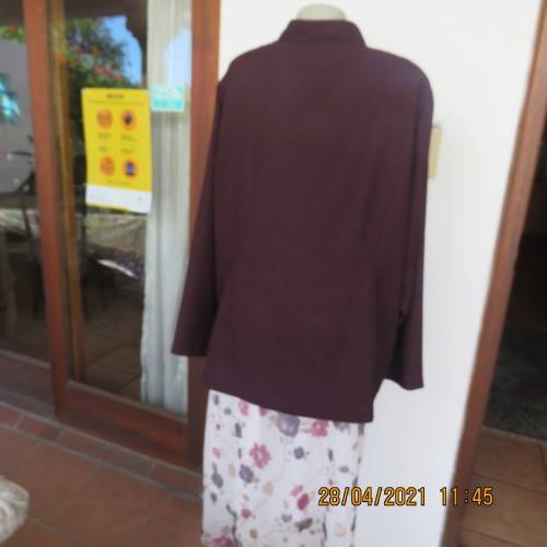 Stunning red wine colour long sleeve jacket with floral embroidery by QUIZ in size 48/24. As new