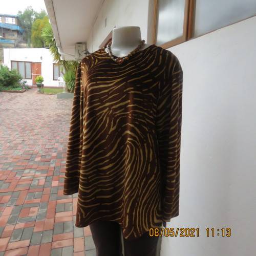 Warm polyester velvet animal print golden brown and caramel long sleeve slip over top.Size 42/18