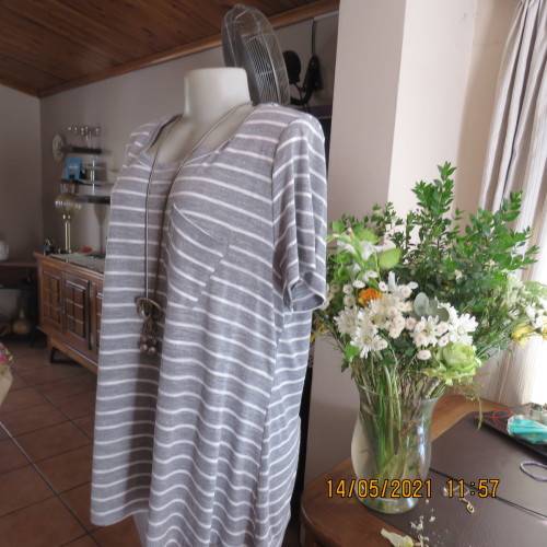 Soft easy to wear silvergrey and white stripes T shirt in viscose/poly blend.Size 44/20. As new