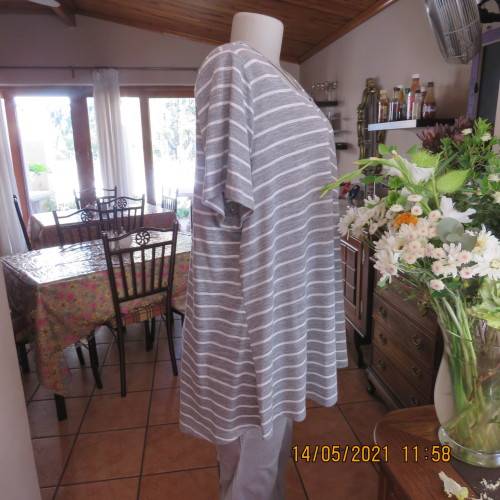 Soft easy to wear silvergrey and white stripes T shirt in viscose/poly blend.Size 44/20. As new