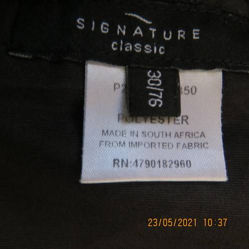 Smart navy Men`s pants by SIGNATURE in size 30. Pleats on front. Turnups on legs. New condition.