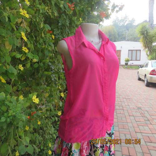 Cute hot pink sleeveless button down top with shirt collar by PINK ANGEL in size 30/6. New condition
