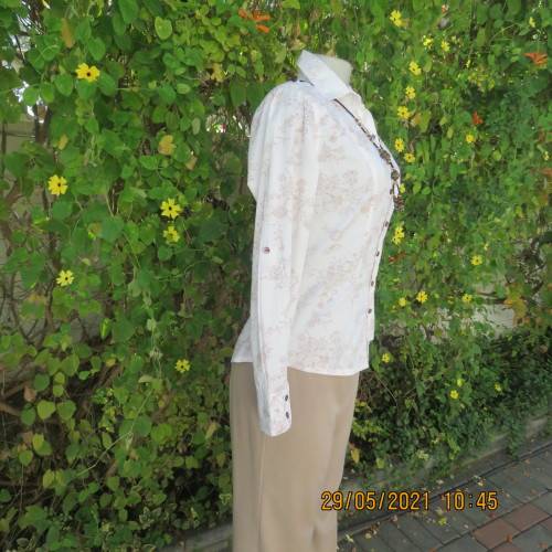 High class white stretch cotton long sleeve shirt with brown floral design.Size 34/10 by TRUWORTHS.