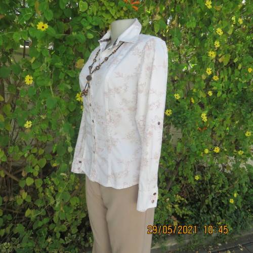High class white stretch cotton long sleeve shirt with brown floral design.Size 34/10 by TRUWORTHS.