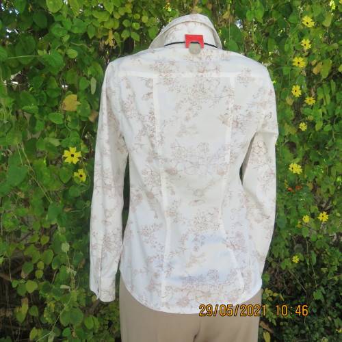 High class white stretch cotton long sleeve shirt with brown floral design.Size 34/10 by TRUWORTHS.