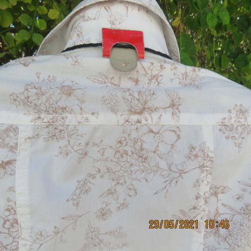 High class white stretch cotton long sleeve shirt with brown floral design.Size 34/10 by TRUWORTHS.