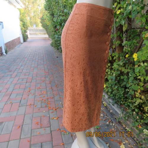 Avant Garde skirt and cropped jacket outfit in embossed golden brick poly/viscose blend.Size 32/34