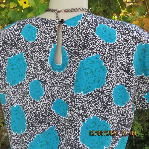Smart monochrome dress with turquoise flower posies. Size 38/14 by STUDIO 1 N Y.Overlay top.As new.