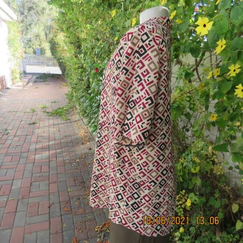 Classic geometric print cream short sleeve top with maroon/black print. Size 36/12.By OXYZONE.