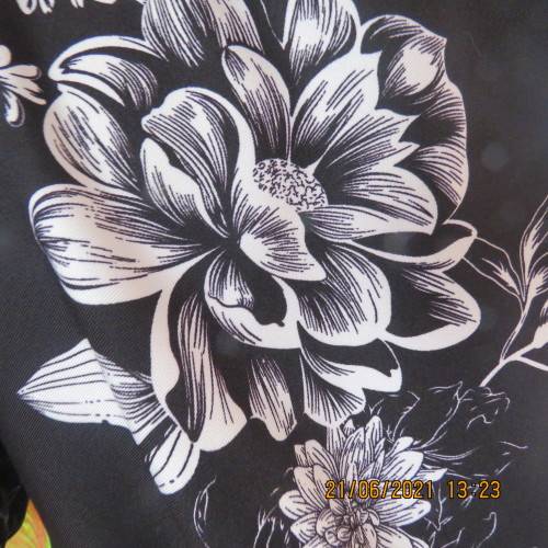 Pretty black and white floral 100% polyester dress with short sleeves.By OR size 34/10.Belt included
