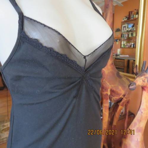 Lovely easy to wear black stretch polycotton under knee length petticoat. Adjustable straps.Size 34