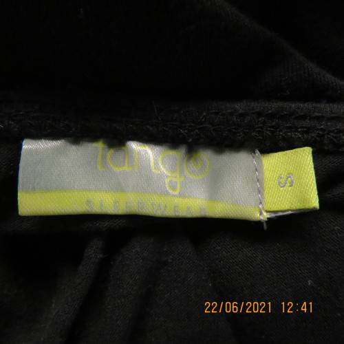 Lovely easy to wear black stretch polycotton under knee length petticoat. Adjustable straps.Size 34