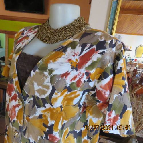 Eye catching boutique made short sleeve autumn colour top with floral design. Size 42/18.As new.