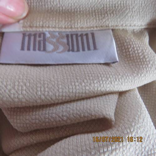 Stylish rich cream button down top in textured polyester.With flare sleeve cuffs. Size 42/18. As new