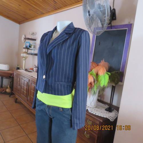 Chic, cropped long sleeve navy jacket with white vertical stripes. Close with 1 button.Size 36 to 38