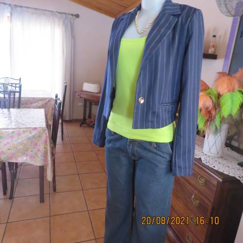 Chic, cropped long sleeve navy jacket with white vertical stripes. Close with 1 button.Size 36 to 38