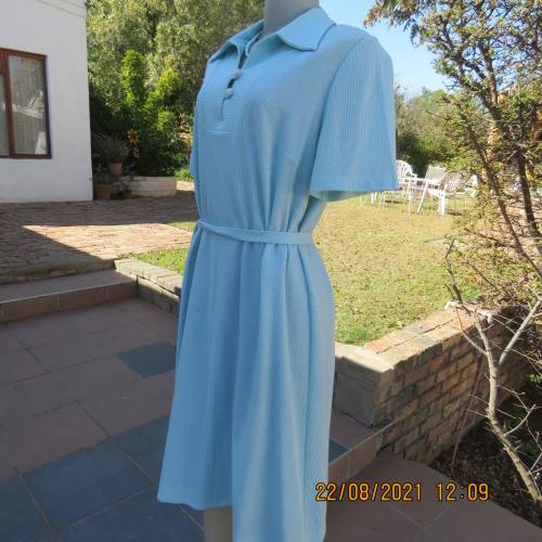 Seafoam green 80`s vintage shift dress with broken white textured lines size 42/18 by PRINCESS.