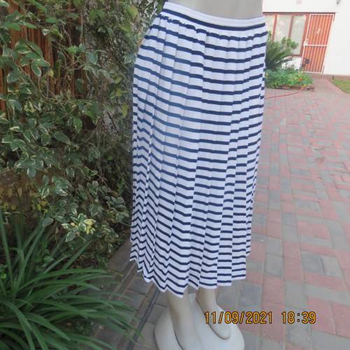 Make a statement in this white+navy horizontal striped skirt. By WOOLWORTHS in size 38/14. As new