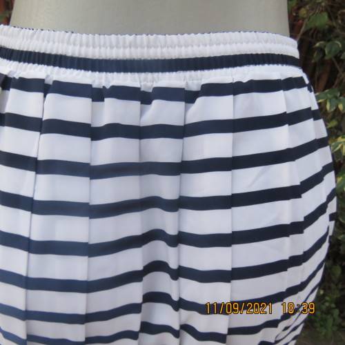 Make a statement in this white+navy horizontal striped skirt. By WOOLWORTHS in size 38/14. As new