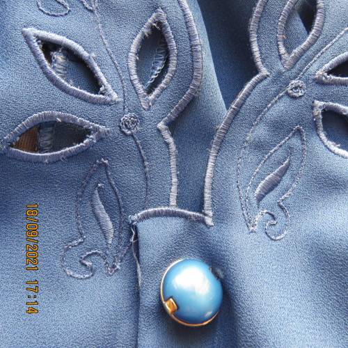 Impressive under knee length jacket/coat by KARISMA size 40/16. 100% Wash+wear polyester. New cond