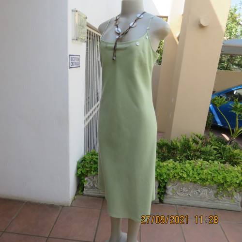 Go feminine in this apple green strappy fully lined dress.Size 36/12 by DEFINE.In linen/cotton blend