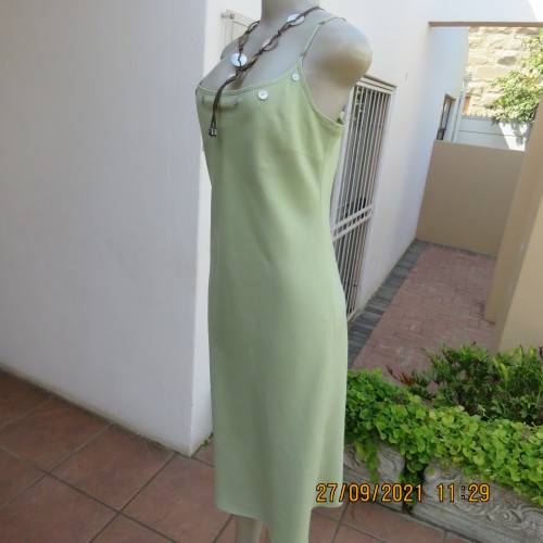 Go feminine in this apple green strappy fully lined dress.Size 36/12 by DEFINE.In linen/cotton blend