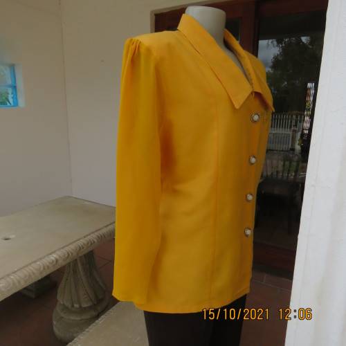 Fabulous mustard colour button down top by MERIEN HALL size 40/16.Sheer long sleeves.Buttons at back