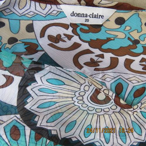 Beautiful long sheer polyester slip over top with V neckline by DONNA CLAIRE size 44/20. New cond.