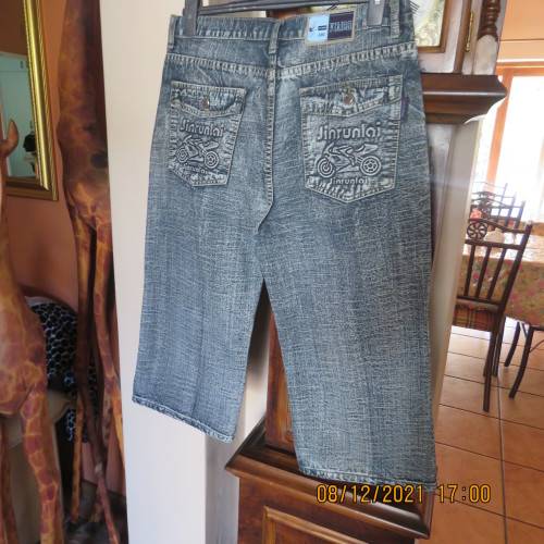 As new men`s straight leg cropped denim jeans size 34 by YILIDA. Washed out look.Logos.Pockets.