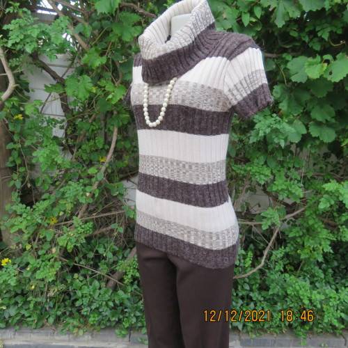Knitted poloneck top in wide brown and cream horizontal lines. Acrylic yarn.Rib stich. Size 36 to 38