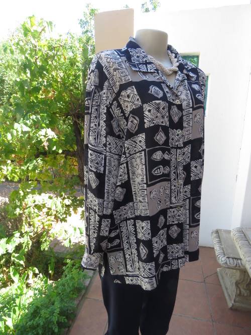 Smart navy with grey/white geometric pattern long sleeve top.By LA TIVA size 40/16.New cond.