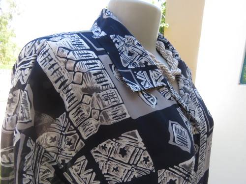 Smart navy with grey/white geometric pattern long sleeve top.By LA TIVA size 40/16.New cond.
