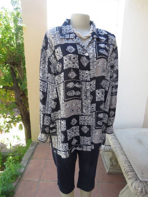 Smart navy with grey/white geometric pattern long sleeve top.By LA TIVA size 40/16.New cond.