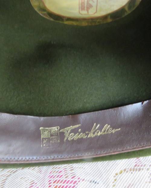 Original Swiss olive green velour men`s vintage hat by FEIN-KALTER and CO.Size 58. Very goos cond.