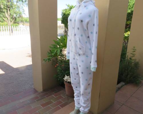 Warm and cost ladies hooded onesie pajamas in white with star pattern.Size 34 to 36.New condition.