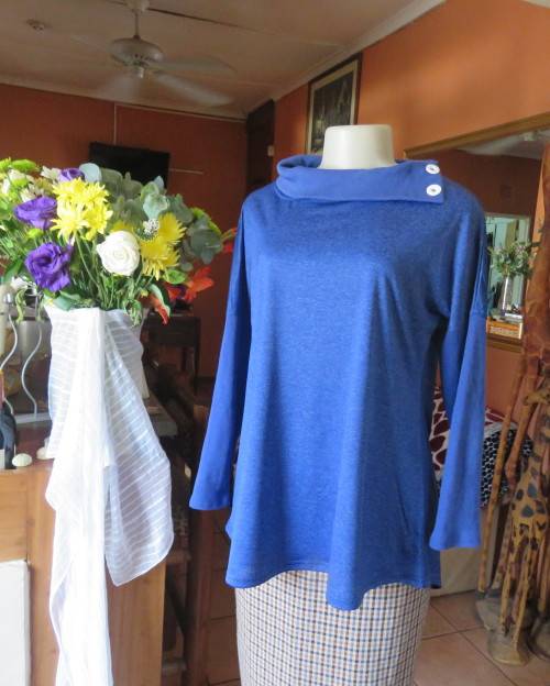 Striking azure blue long sleeve slip over poycotton stretch top.Fold over collar.Size 36/12.As new.