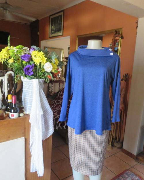 Striking azure blue long sleeve slip over poycotton stretch top.Fold over collar.Size 36/12.As new.