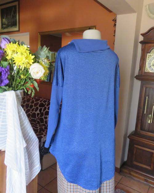 Striking azure blue long sleeve slip over poycotton stretch top.Fold over collar.Size 36/12.As new.
